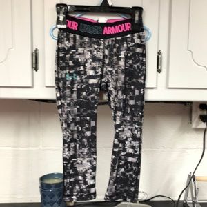 Under armor girls small capri leggings